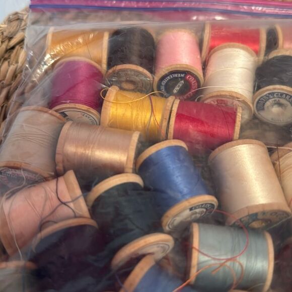 Vintage Assorted Sewing Thread Spools (some wooden spools) - Great Condition - Picture 5 of 10
